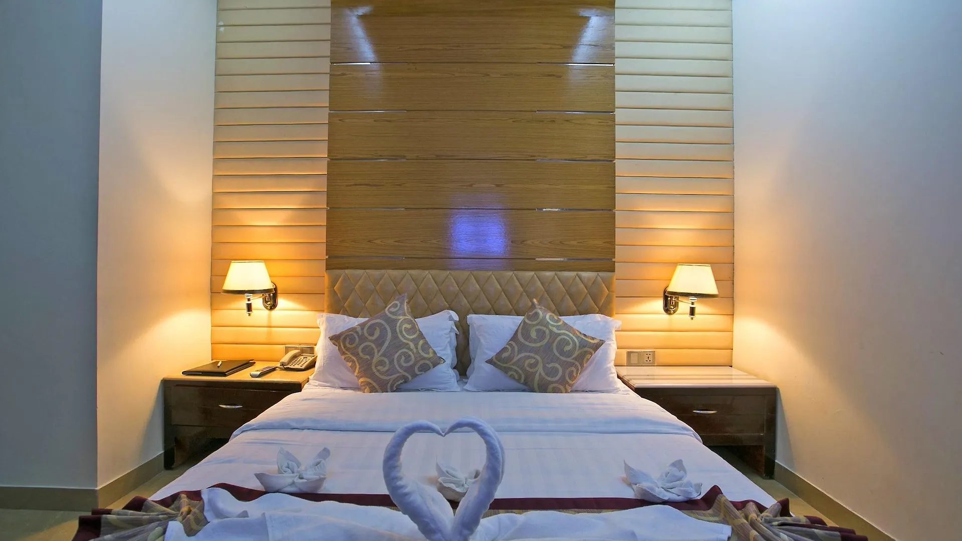 Fars Hotel & Resorts - Bar-Buffet-Pool-Spa Dhaka Bangladesh