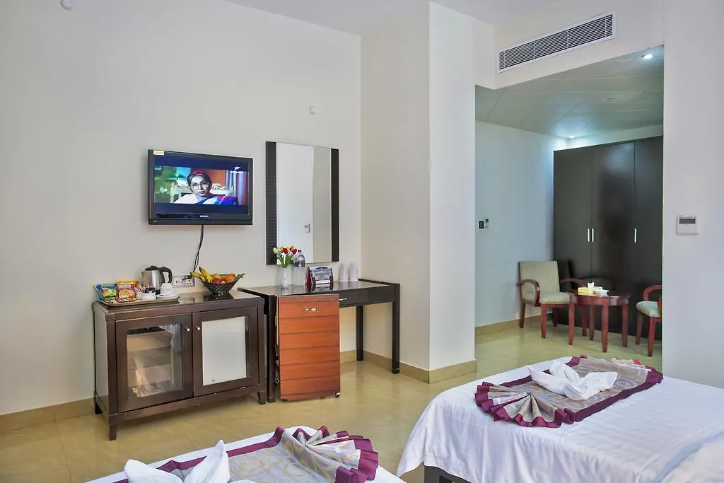 Fars Hotel & Resorts - Bar-Buffet-Pool-Spa Dhaka 4*,