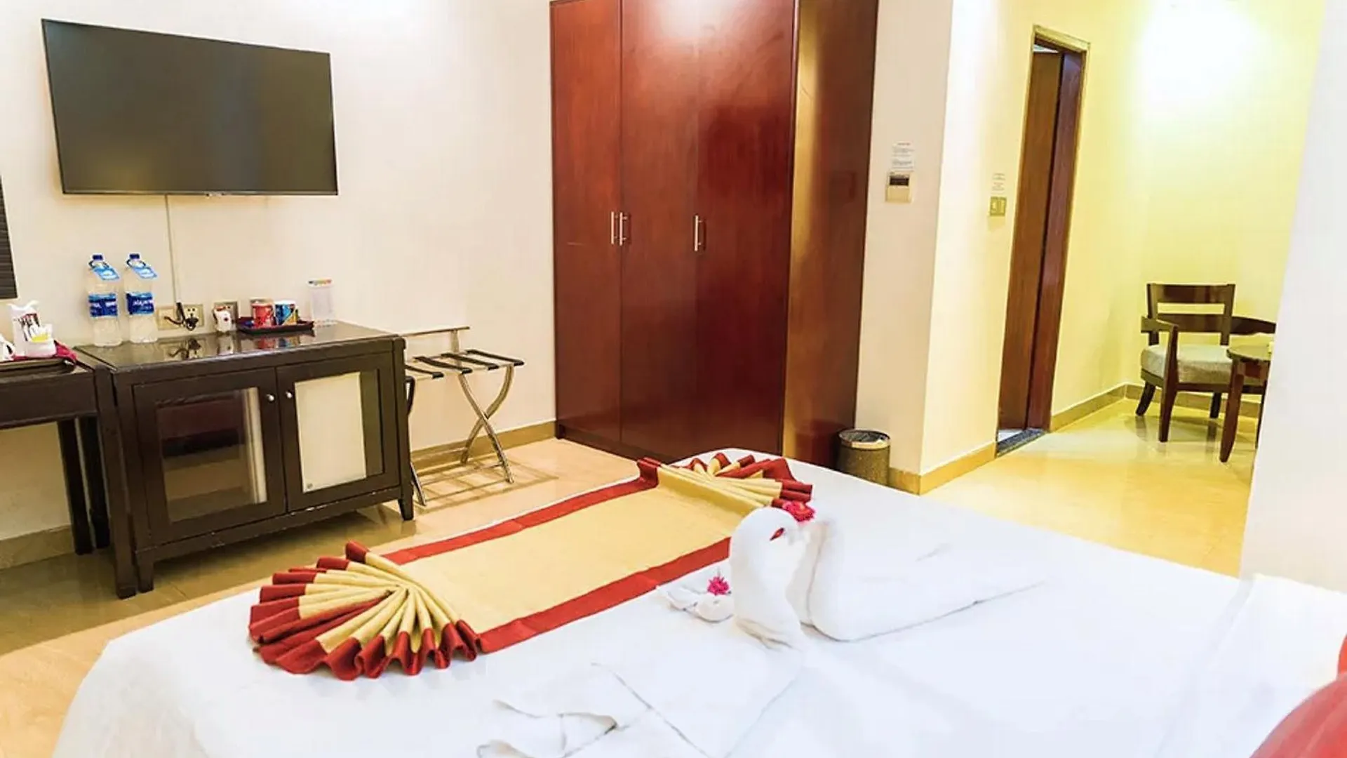 Fars Hotel & Resorts - Bar-Buffet-Pool-Spa Dhaka 4*,