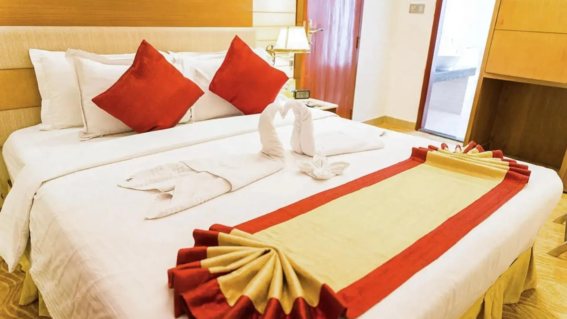 Fars Hotel & Resorts - Bar-Buffet-Pool-Spa Dhaka